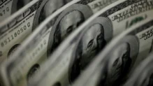 Ibovespa cai 2,68%, e dólar fecha em leve baixa a R$ 5,34
